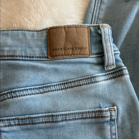 American Eagle Outfitters Soft Knit Mom Jeans |Light Wash | Size 2 XL - Picture 4 of 9